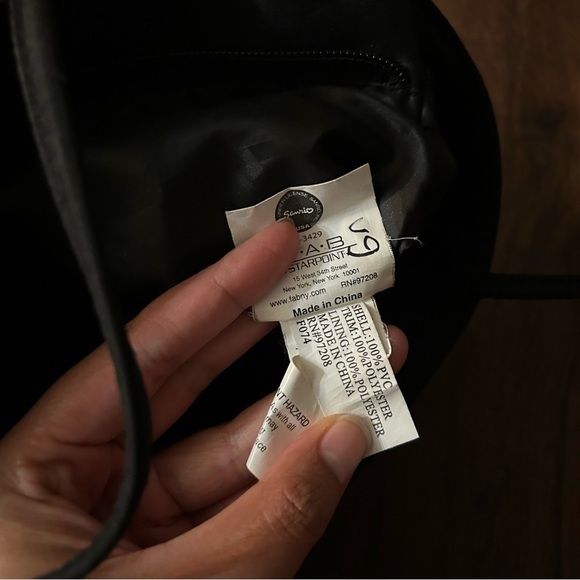 Sanrio Hello Kitty Gold Metallic Tote Bag - Picture 5 of 11